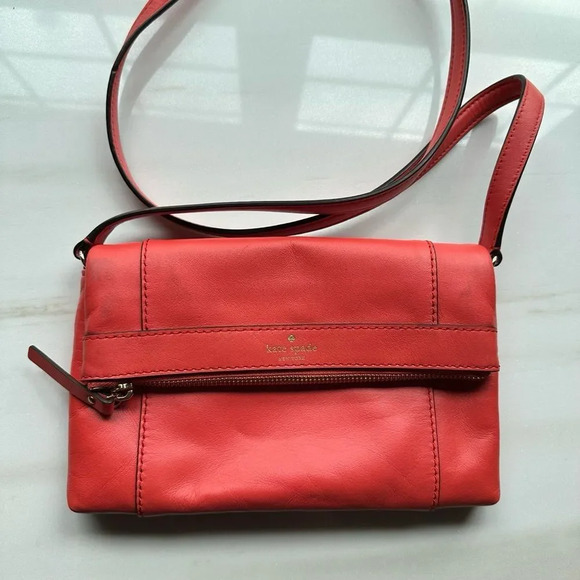 Kate Spade NWOT bright red leather but flawed from color transfer - Picture 1 of 8